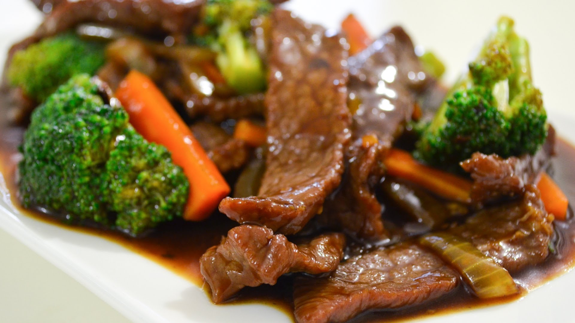 Boeuf Sauté aux Légumes Sauce Poivré
