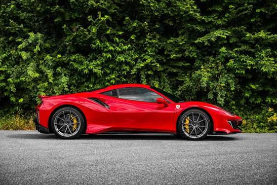 Ferrari 488 vs Lamborghini Huracan