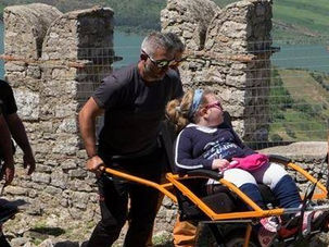 LINO CANGEMI: OLTRE LA VETTA, UN VIAGGIO TRA TURISMO E SOLIDARIETA'.