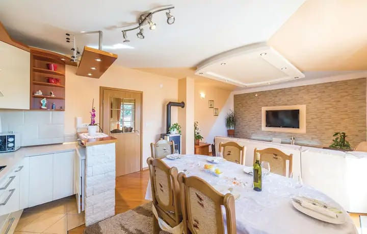 WhatsApp Image 2025-09-08 at 13.32.58 (2)