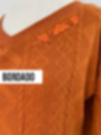 detalhe bordado blusa suéter tricô malha manga longa terracota marrom laranja