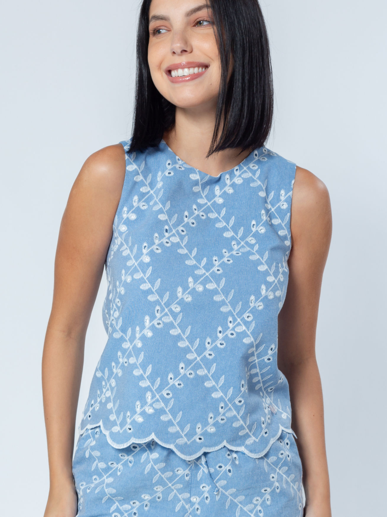 blusa sem manga regata zíper costas laise bordada azul jeans