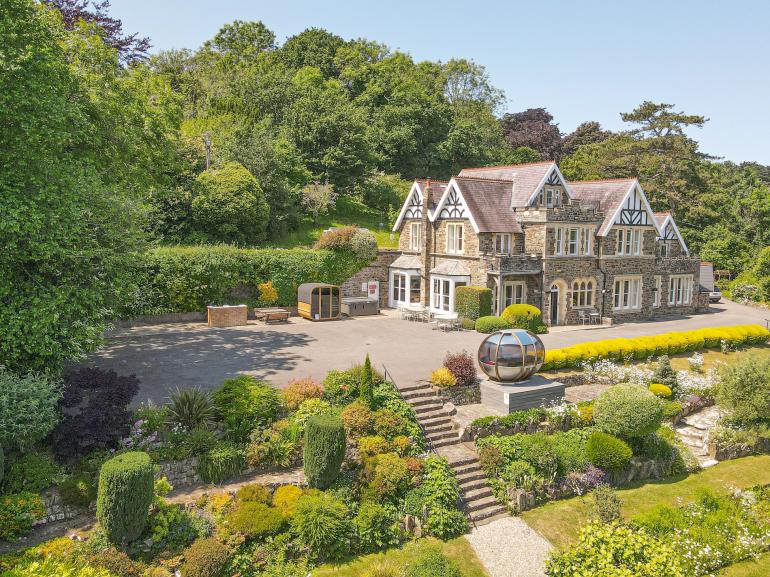 Ornate Garden Oval House Pod - Yeoldon House, North Devon