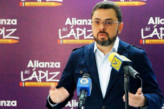 Antonio Ecarri mantendría a Padrino López como ministro de la Defensa