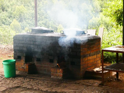 Sebetsana, Waisenhaushilfe in Afrika, Feuerstelle zum Kochen
