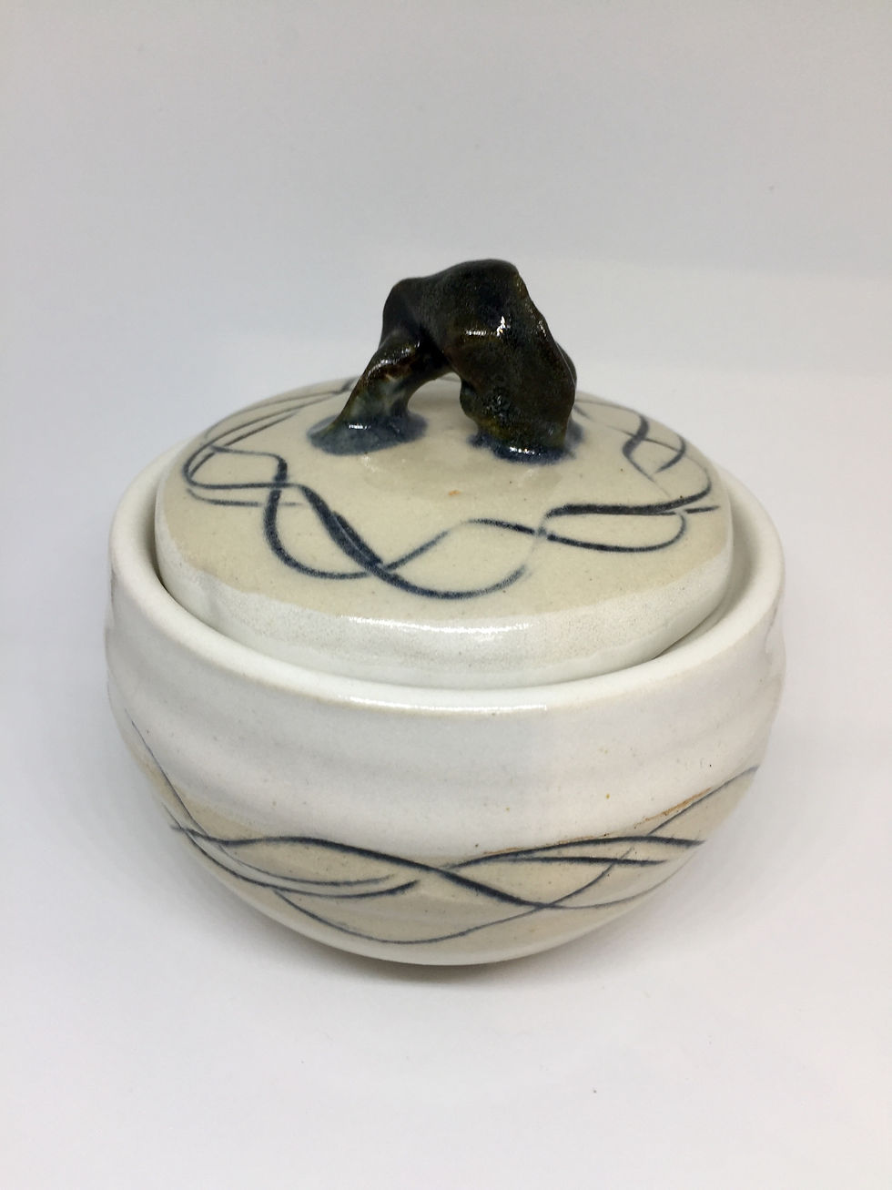 Thumbnail: Small lidded bowl