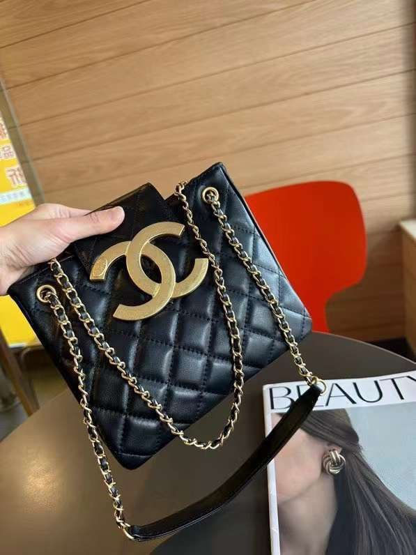 Thumbnail: Chanel 