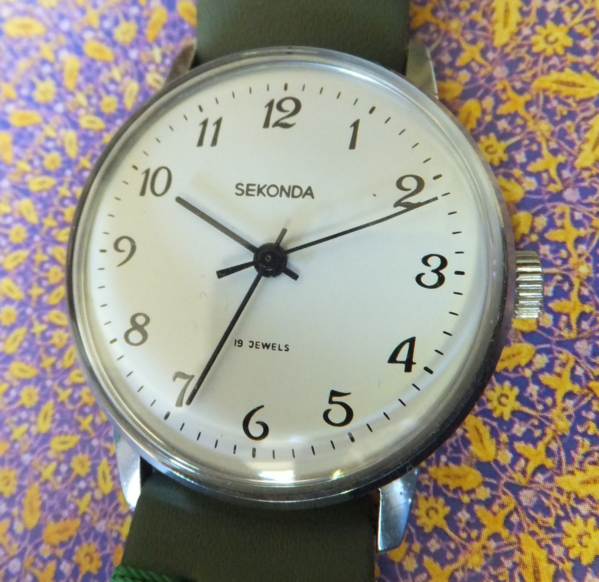 Raketa for Sekonda Bright White Dial 34mm Manual Wind Gentleman's Watch