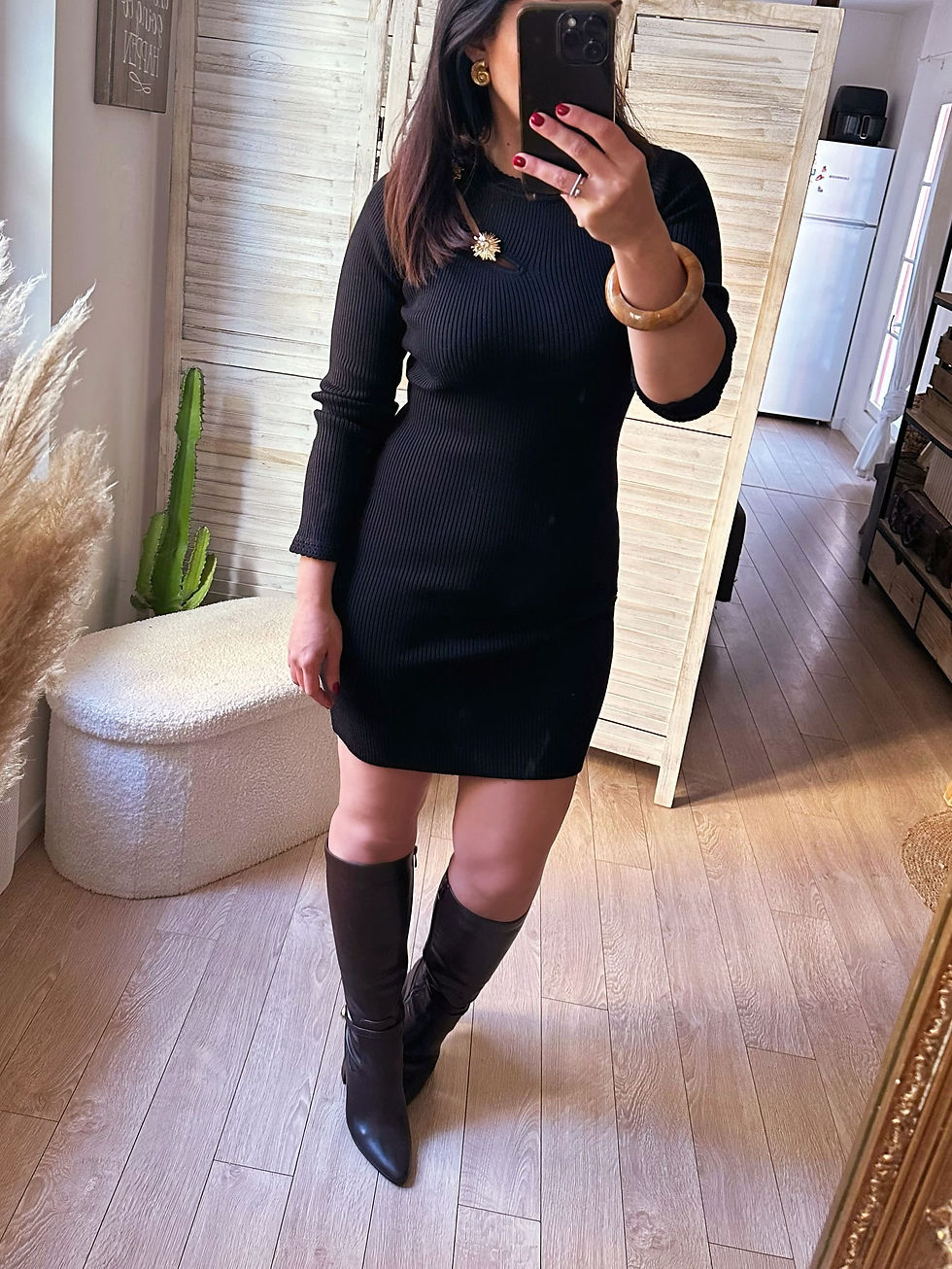 Thumbnail: robe noire à manches longues femme