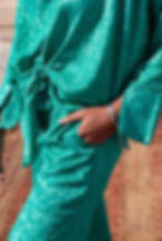 ensemble femme vert satiné blouse et pantalon