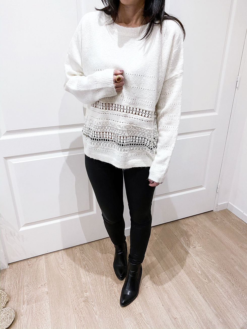 pull femme blanc doux et chaud avec détails ajourés