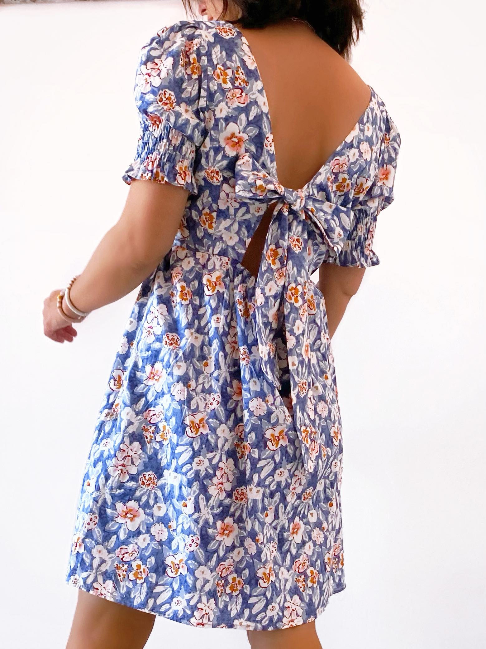 robe bleue fleurie en coton été