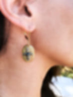 Boucles d'oreilles ovales dorées pendantes