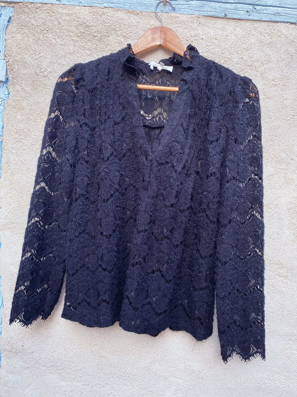 Thumbnail: look femme blouse dentelle noire
