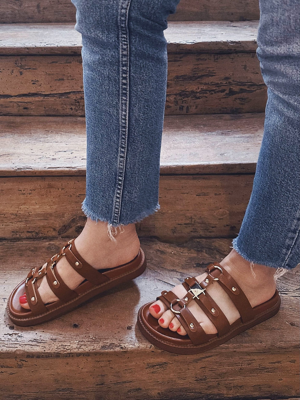 Miniature : sandales camel à détails dorés tendance