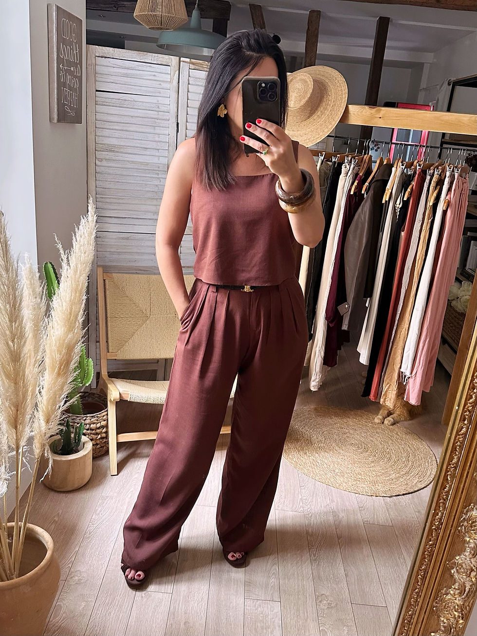 Thumbnail: Pantalon fluide chocolat en lin femme tendance, look confortable