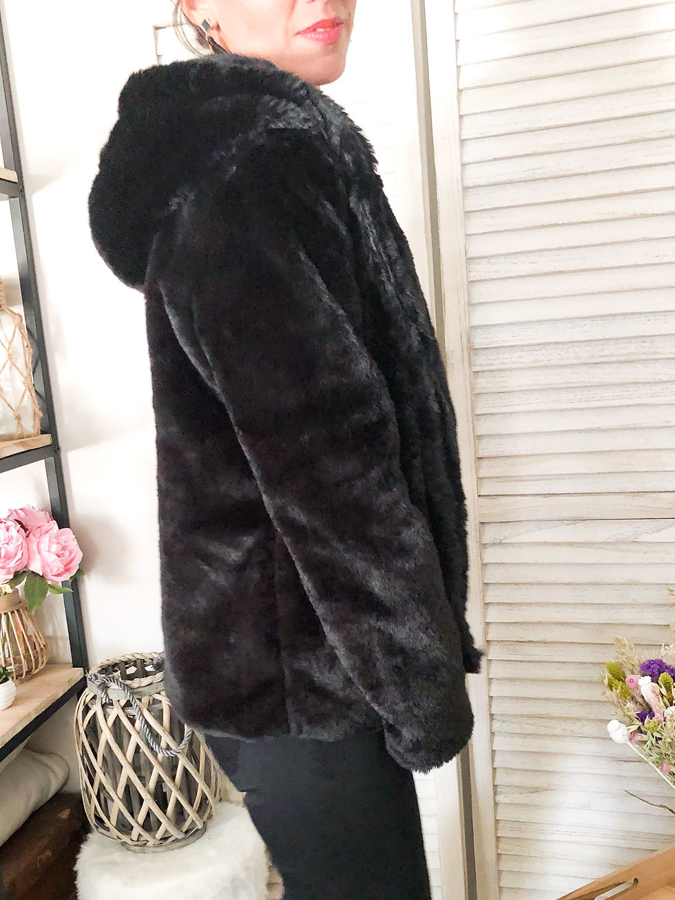 Manteau court en fausse fourrure noir