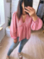 Haut femme romantique en dentelle rose – look bohème