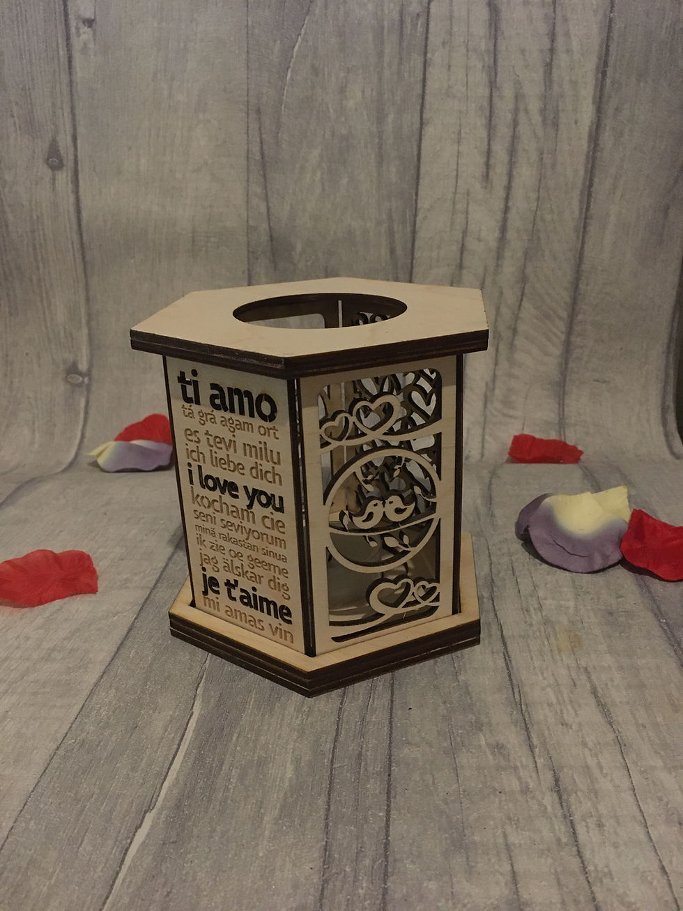 Thumbnail: Lovebirds Design Candle Holder by Laser Amore