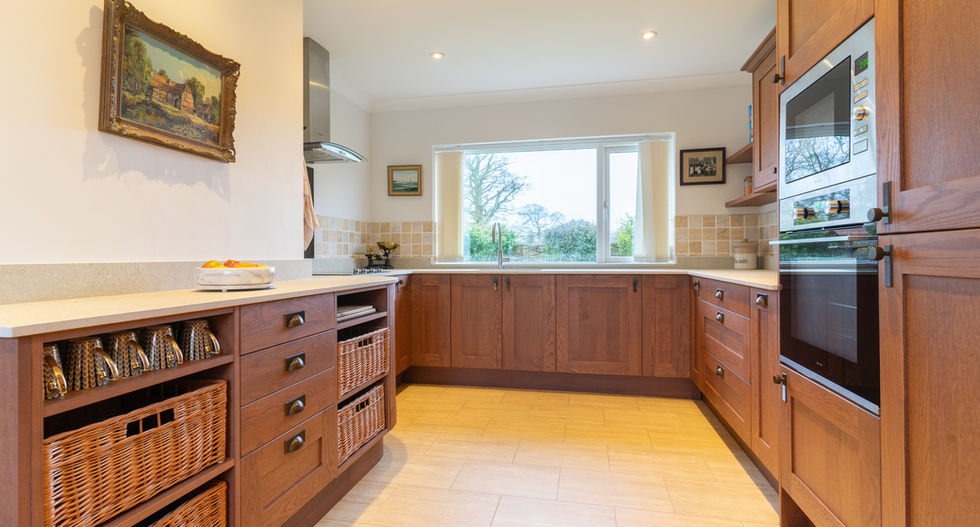 Truly chocolate oak lay-on shaker