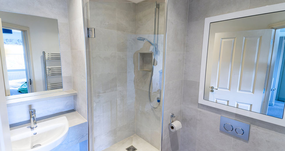 Compact pentagonal ensuite