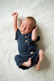 in-home lifestyle newborn photography in Maryland