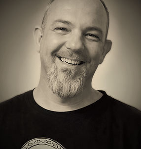 Dariusz Mixer Mikołajczyk właściciel studia tatuażu Szerytattoo Warszawa