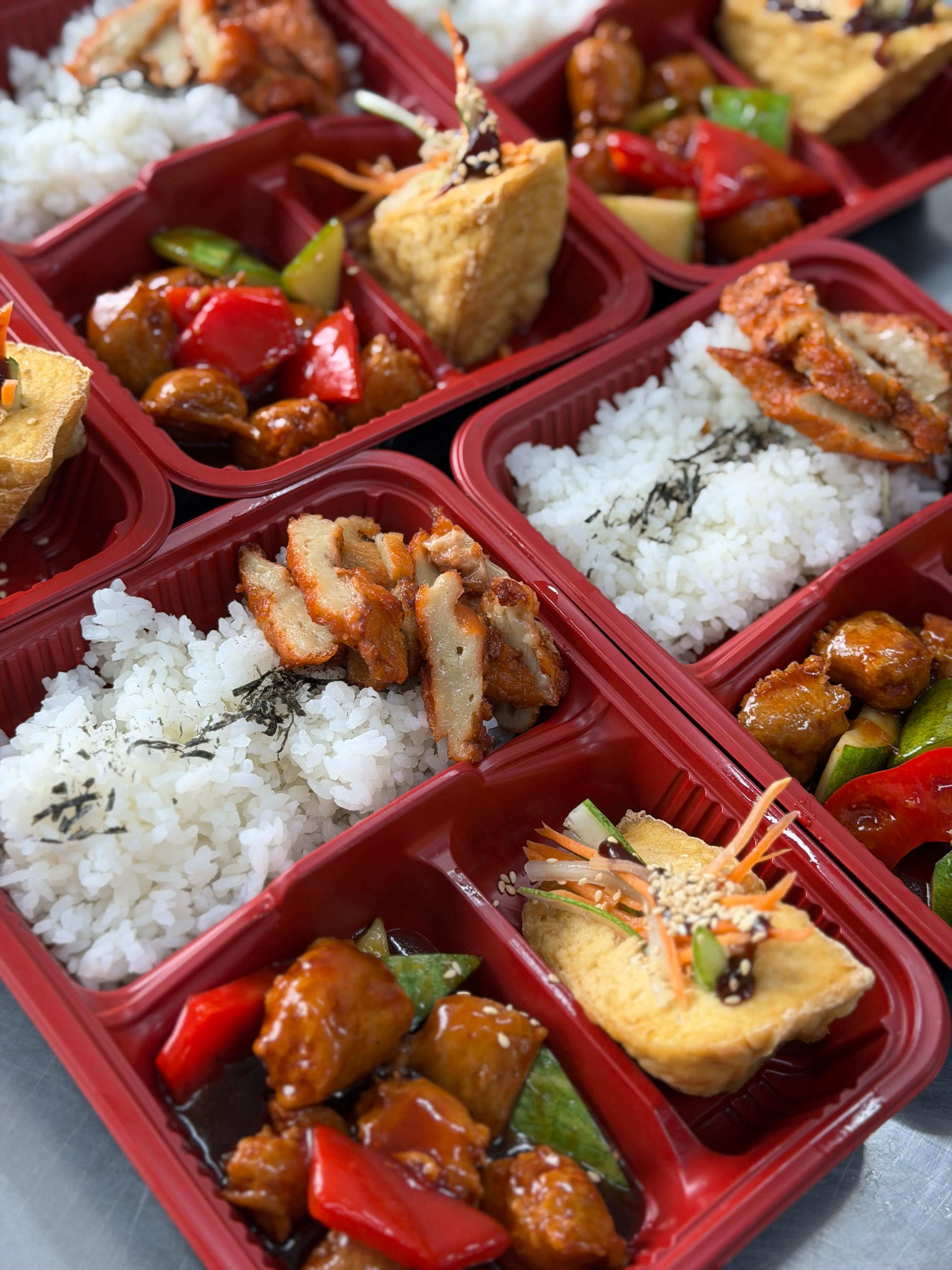 Prepacked Vegetarian Bento with 2x seasoned Mock meat & Beancurd (Min 20 pax)