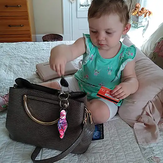 SB-Alaina w MUNIO and purse-72dpi-square+sharpen90-lossy50.webp