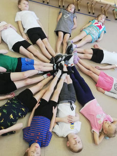 Непоседы Игры на сплочение коллектива.jpg