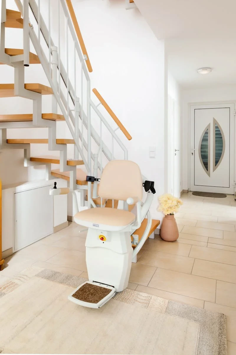 Thumbnail: Butler-Hawle Curved Stair Lift