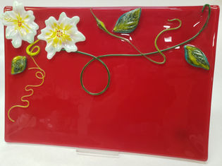 This bright and beautiful platter has 3 dimensional flowers and hand-pulled stringers fused to it. It measures 14"x9.5".
Available for sale in the shop.