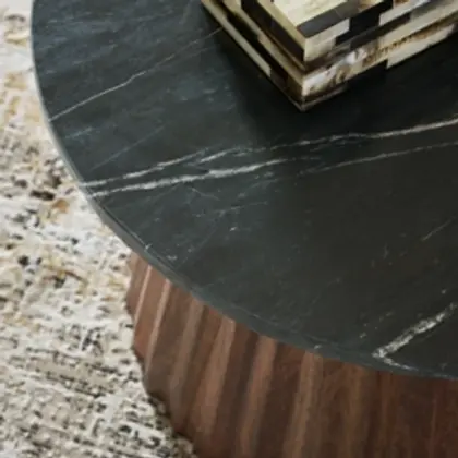 Miniatura: Ceilby Accent Cocktail Table