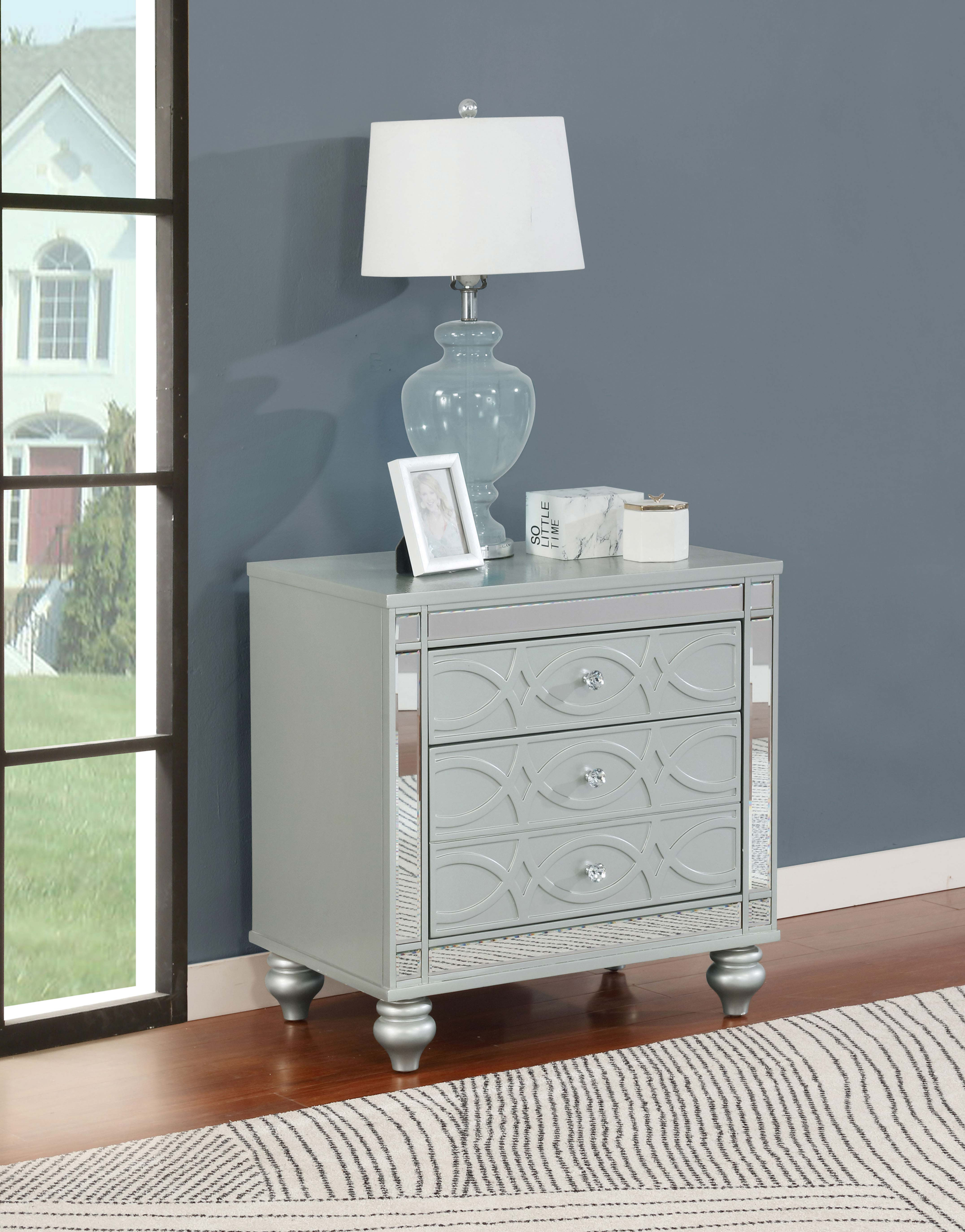 Gunnison 2-Drawer Nightstand – Silver Metallic
