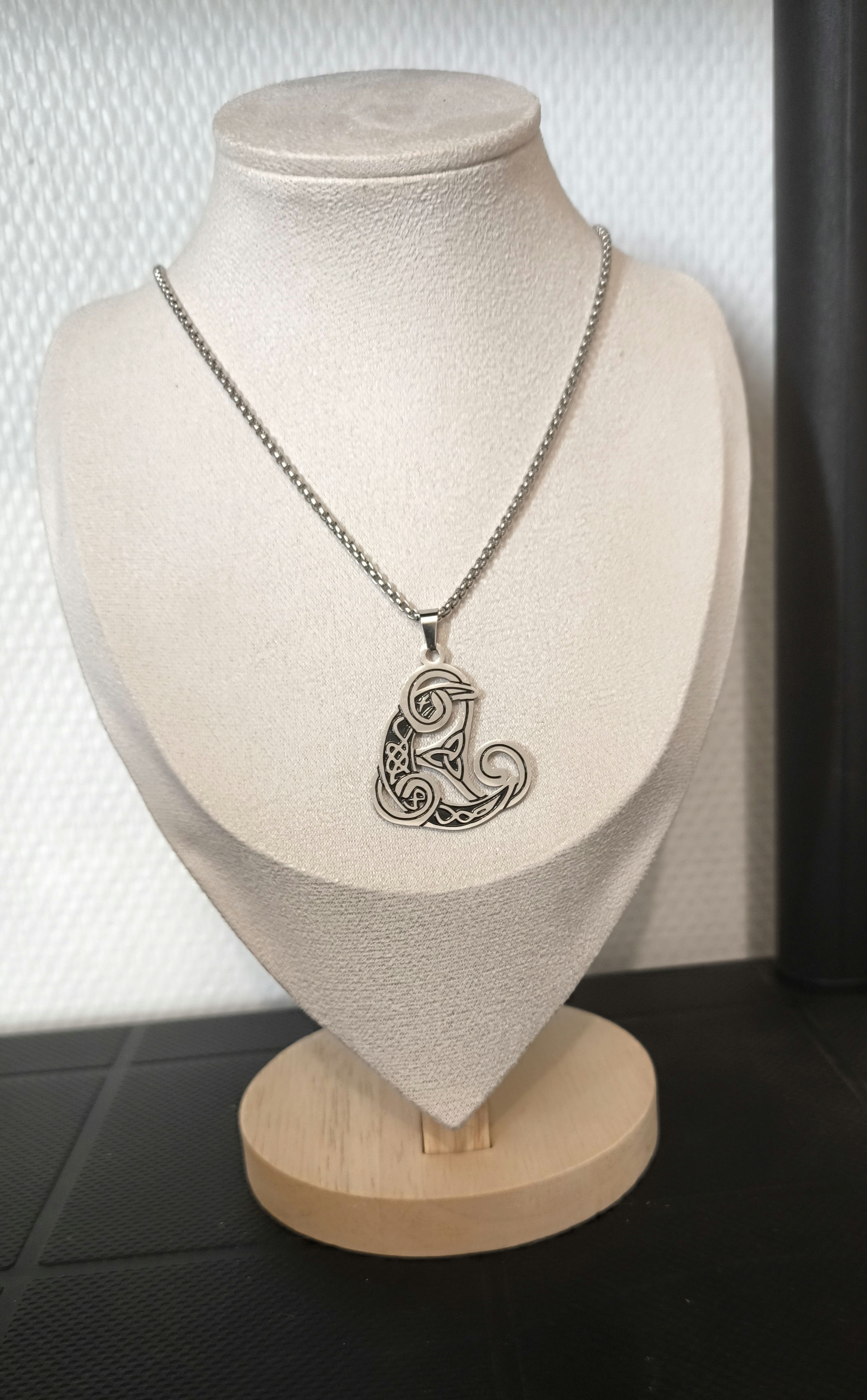 Pendentif et chaîne Triskel avec Lune