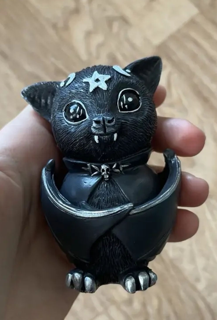 Miniature : Nocturne. Chaton des ténèbres en résine 
