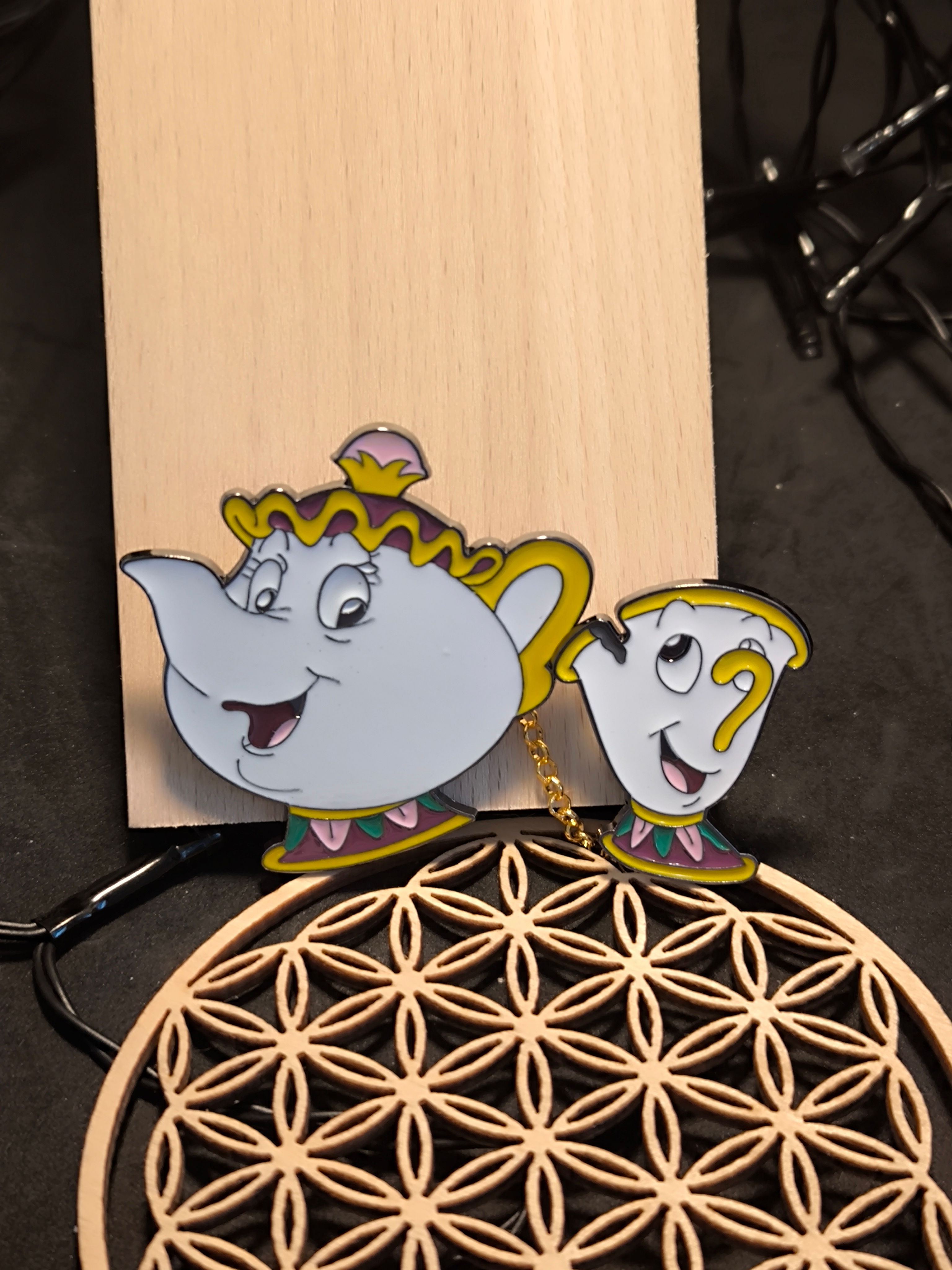 Mme Samovar et zip pin's 