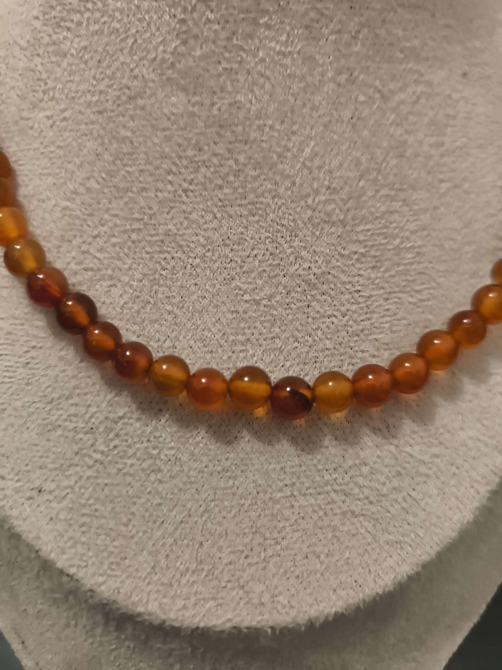 Miniature : Collier en pierre sur fil élastique 
