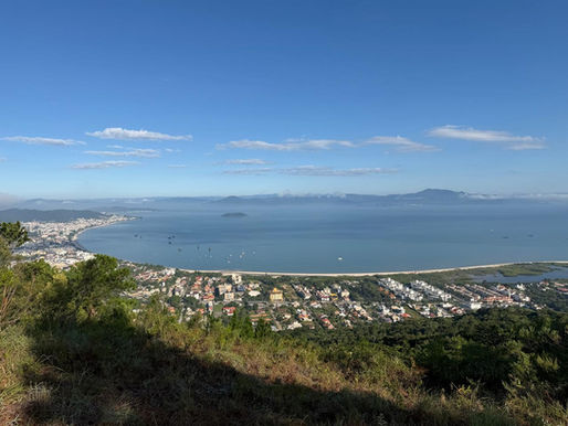 Vista aérea da praia Cachoeira do Bom Jesus e Praia de Canasvieiras
