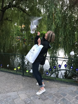 Copenhagen - Tivoli (Niki feeding birds)