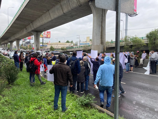 Vecinos en Coyoacán cierran lateral del Periférico contra proyecto inmobilario
