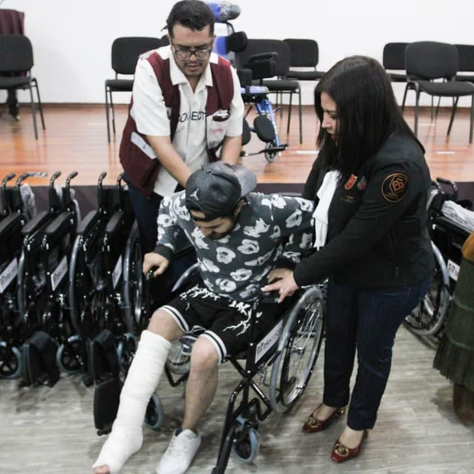 Entrega alcaldía Iztacalco cerca de cien apoyos ortopédicos y auditivos a personas con discapacidad
