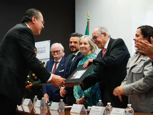 Otorgan Mérito Médico a José Sifuentes, director del Instituto de Nutrición