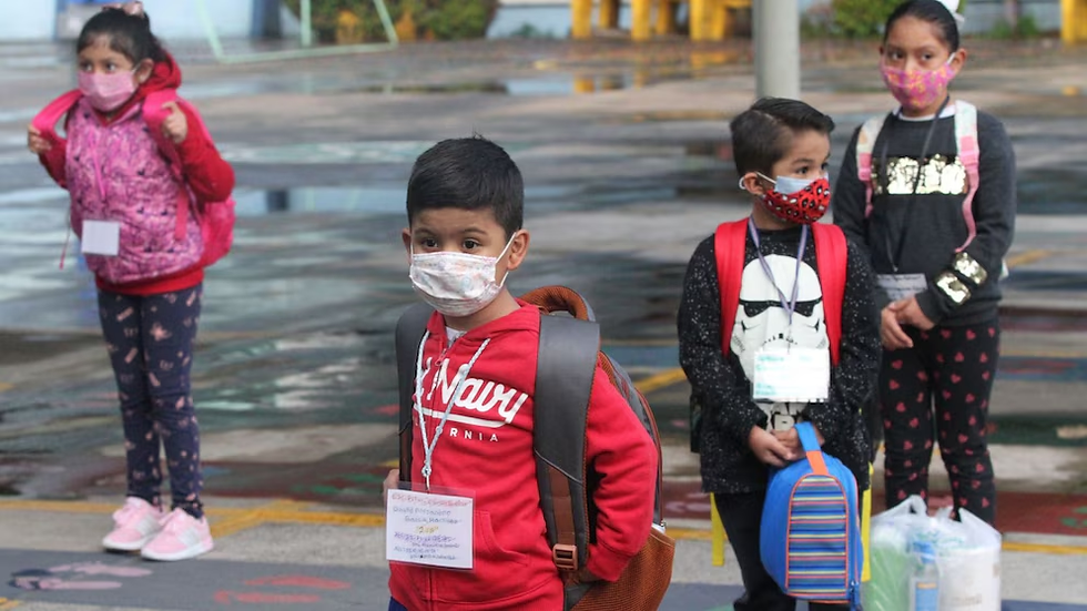 Para prevenir sarampión, escuelas en Edomex deberán implementar filtros sanitarios diarios y uso de cubrebocas