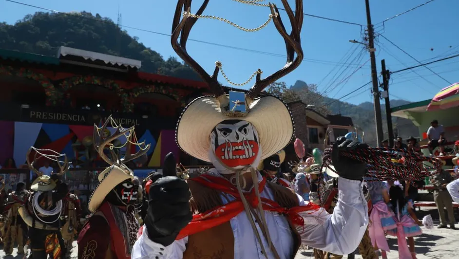 Llegan cerca de 8 mil visitantes a carnaval de Calnali 2026