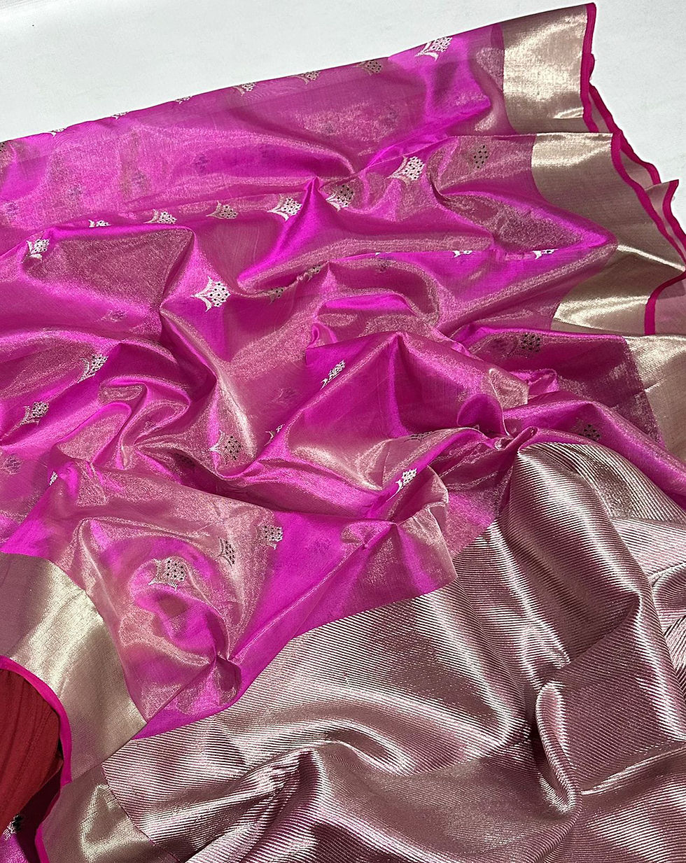 Thumbnail: Chanderi Ek Naliya Meenakari Pattu Soft Silk tissue Saree – Code FRI144