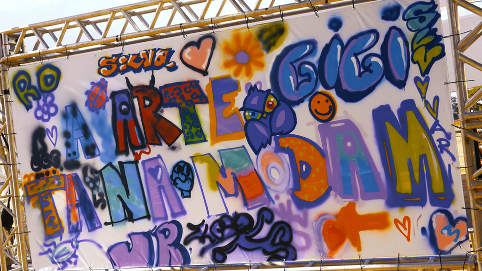 Mural feito pelo público do evento.