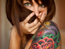 מה אומרת עליך שפת הגוף שלך, האם אפשר לשפר אותה, ואיך זה יעזור לך בספיד דייט הכרויות?