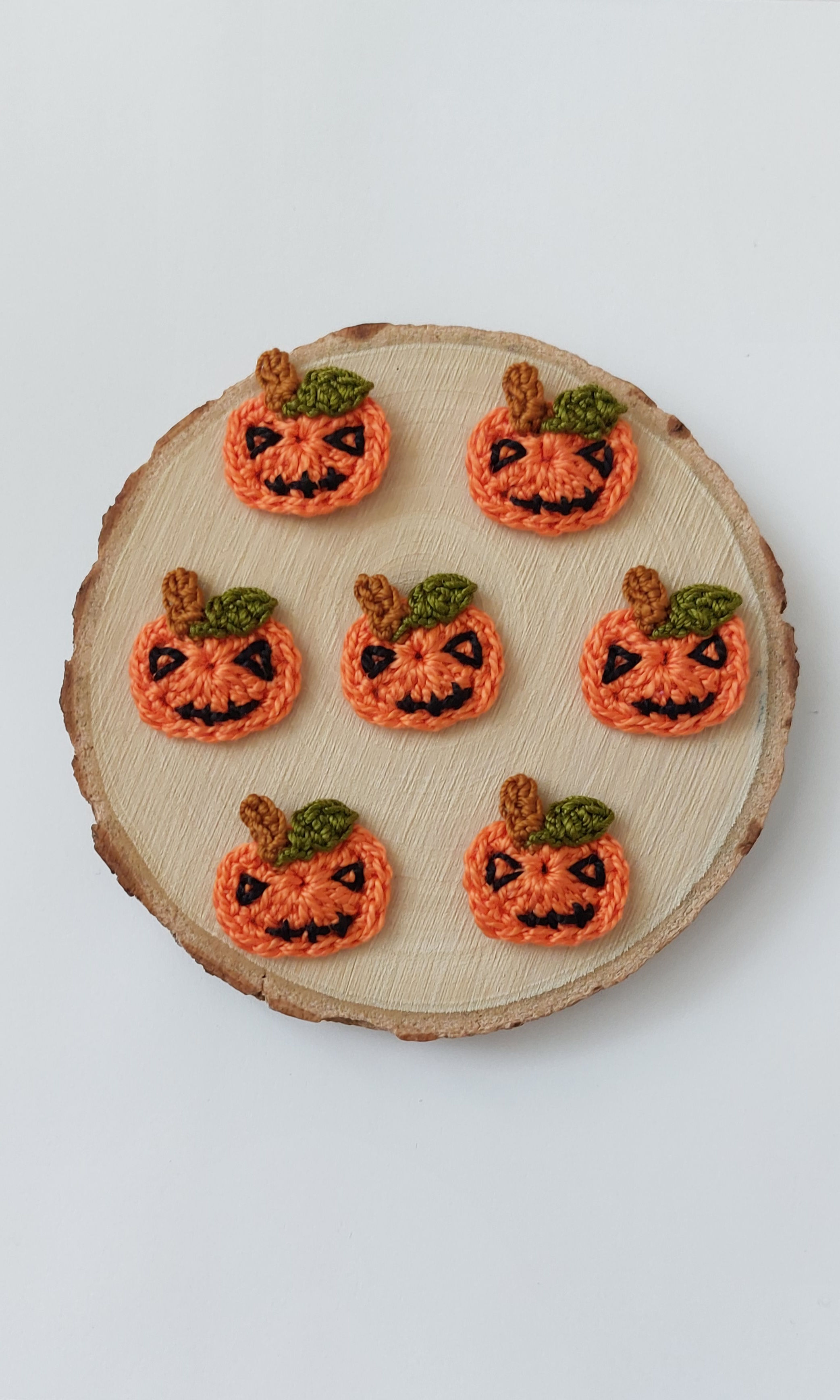 Tiny Crochet Pumpkins - Halloween Crafts