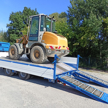 Wielofunkcyjna przyczepa niskopodwoziowa typu tandem PT18-01